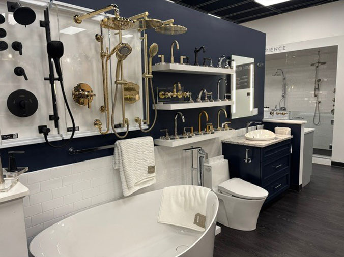 Bathroom display with free standing bathtub at Weinstein Reading